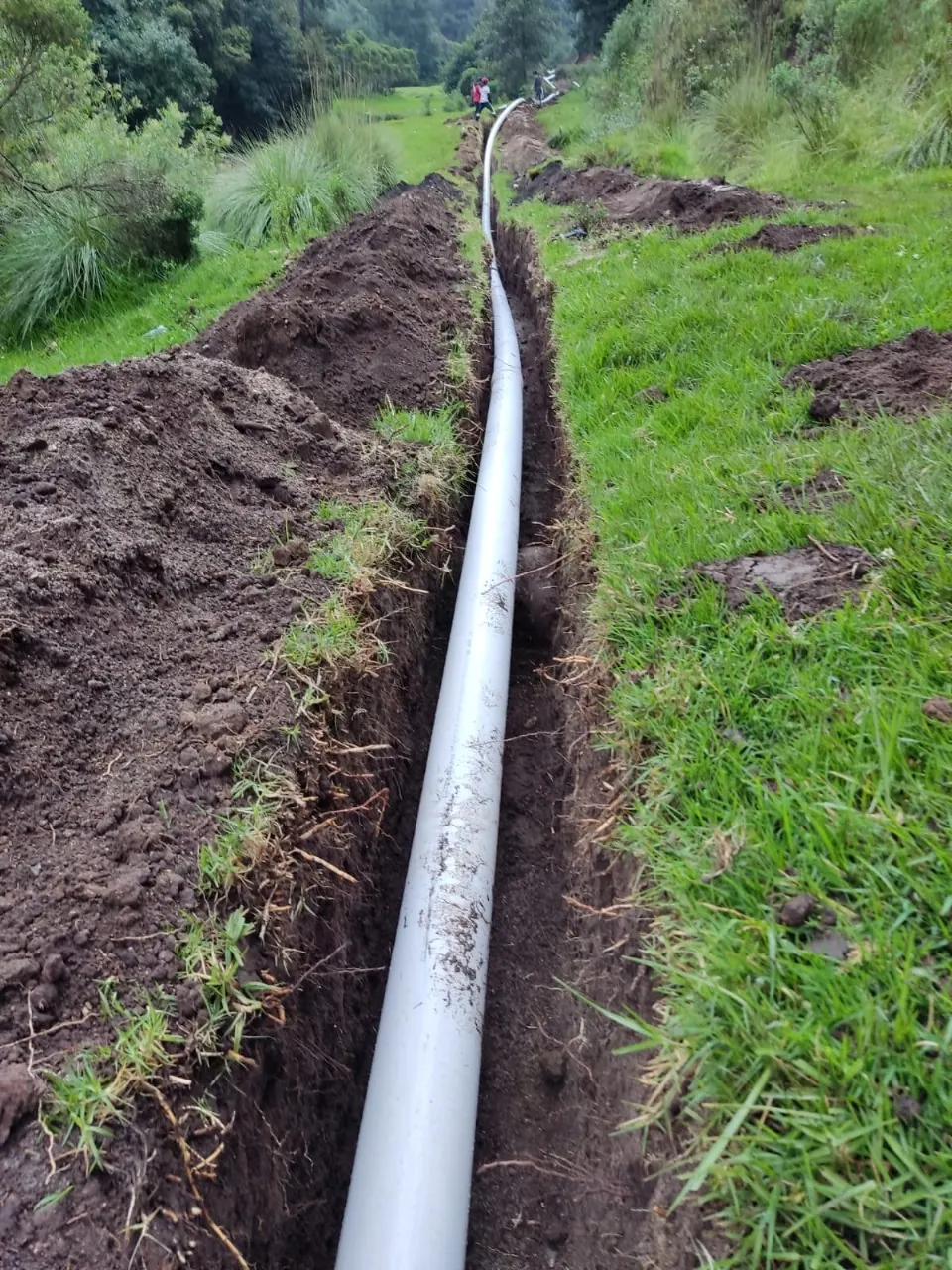 Tubería de conducción instalada en zanja